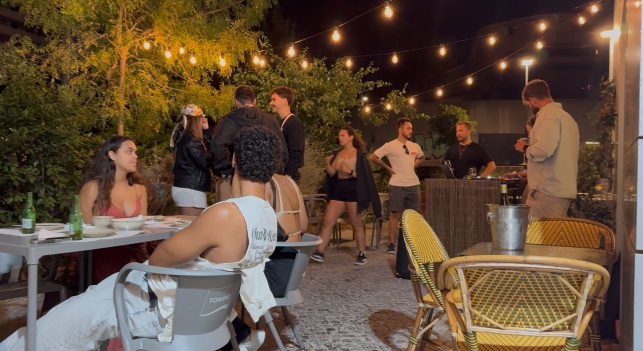 Esplanada do Temporada à noite